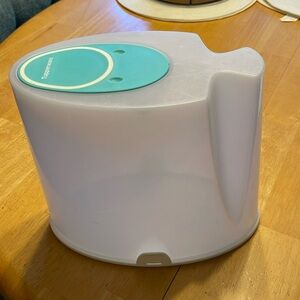 Tupperware first in first out cereal container